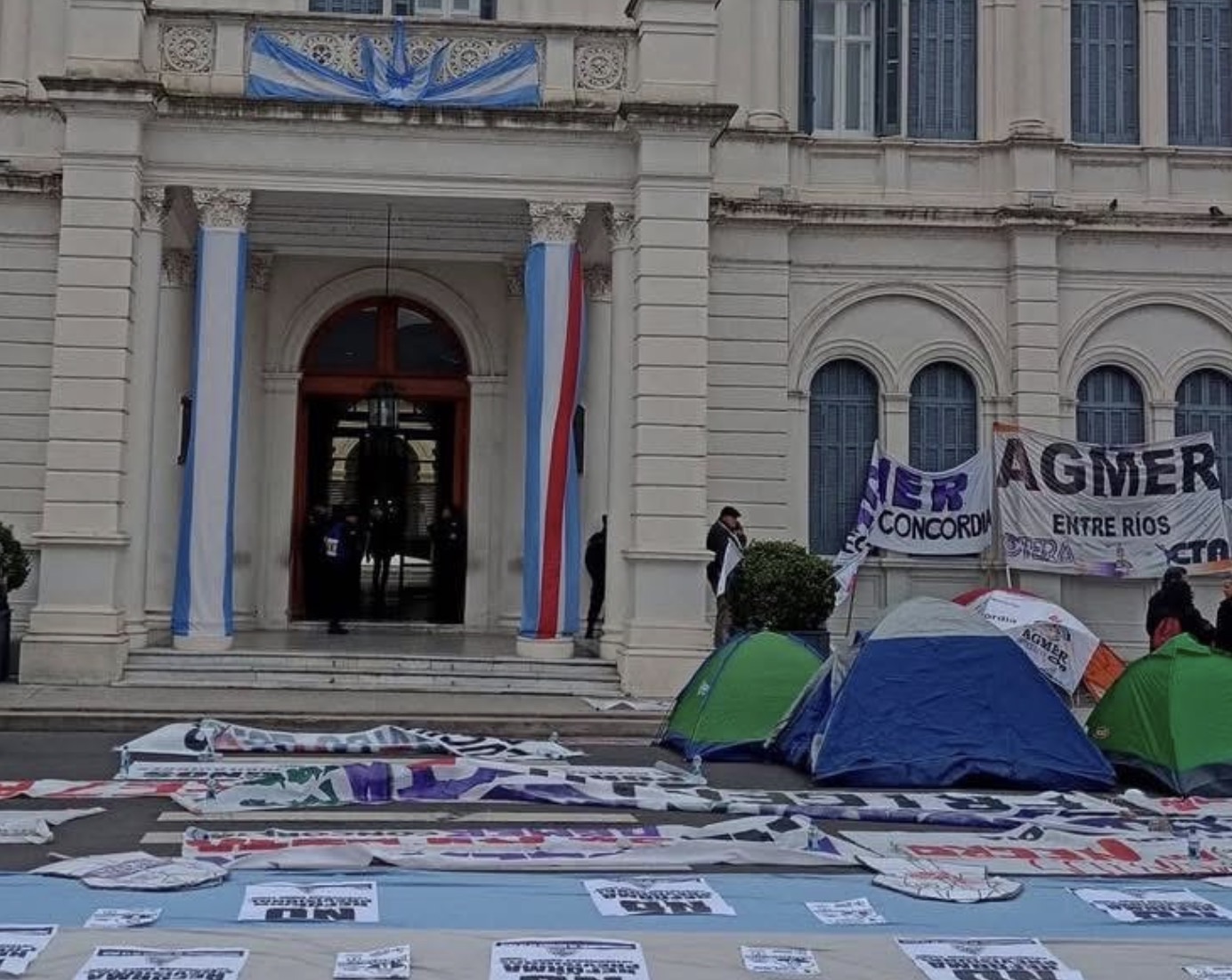 Docentes y estatales protestan contra la reforma previsional