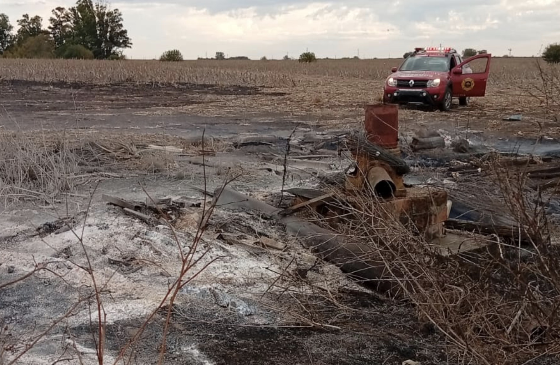 Rápida intervención de Bomberos evita propagación de incendio rural