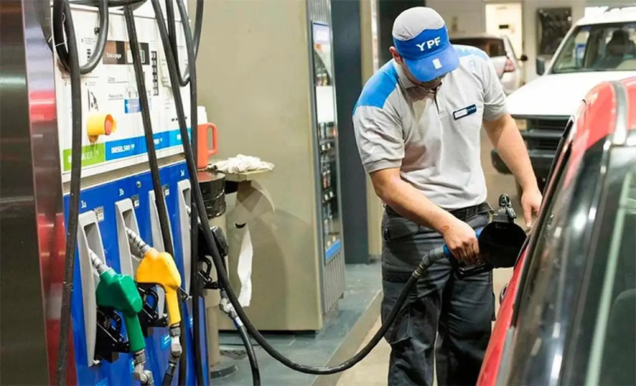 Diciembre arranca con suba parcial de impuestos a los combustibles