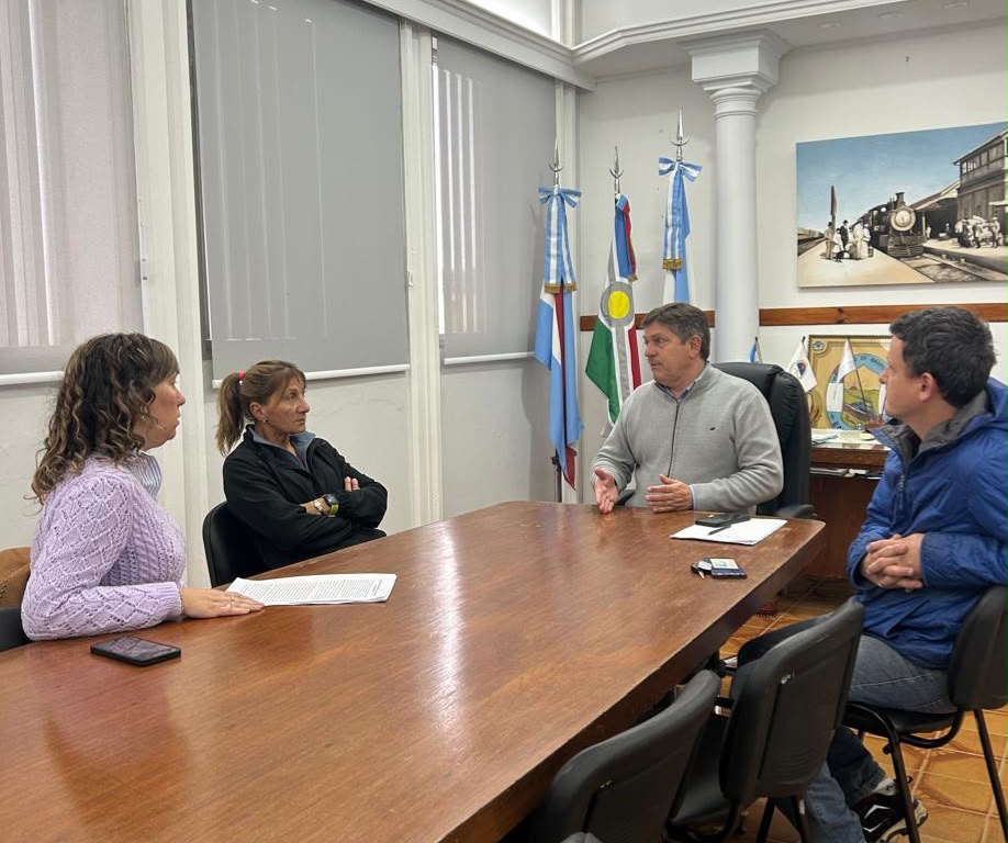Firmaron convenio para ejecutar el adoquinado de un tramo de calle Ramón Manzuz