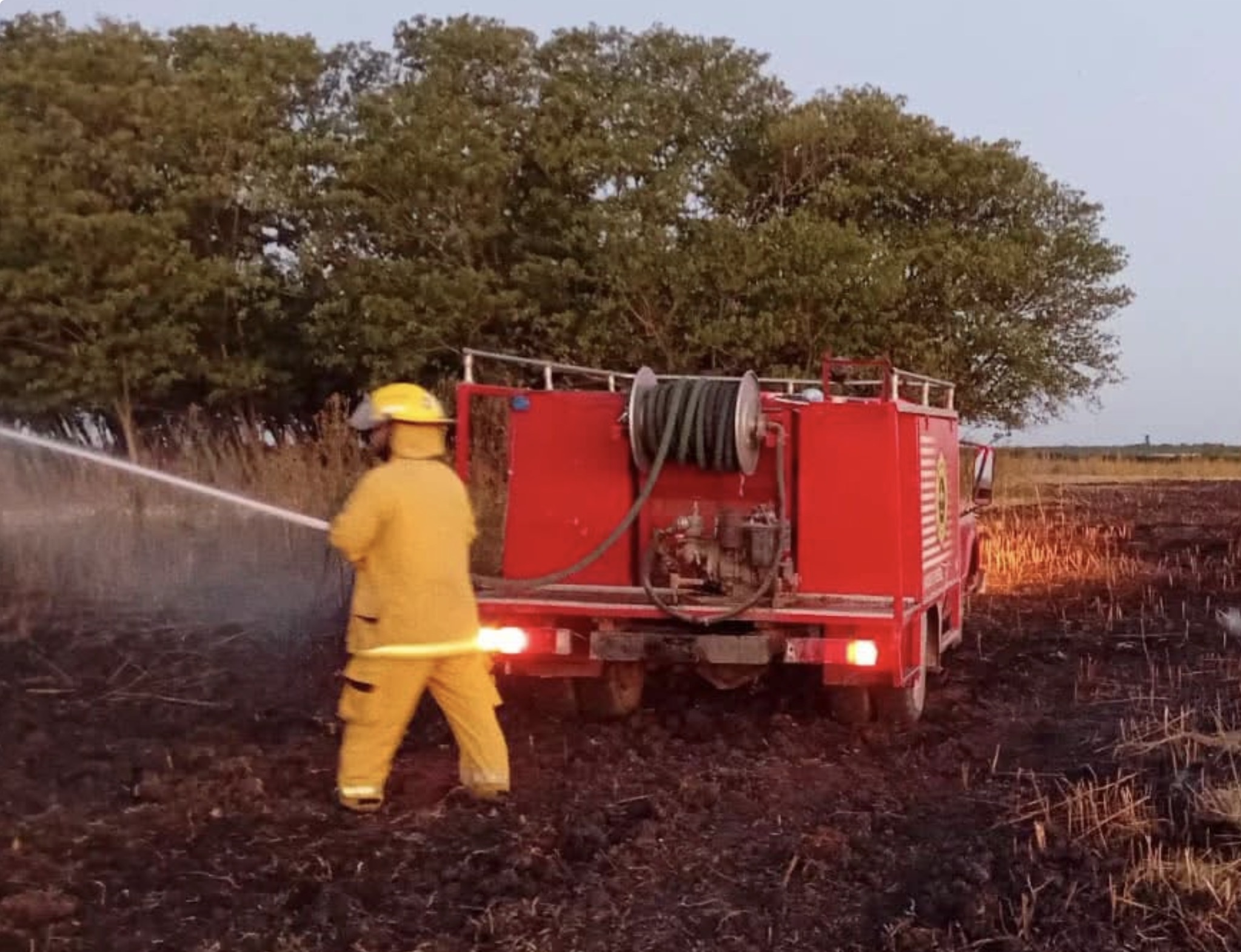 Bomberos controlaron un incendio rural en Colonia San José del Monte