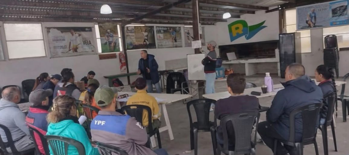 Bomberos se capacitan para emergencias hídricas en Gualeguaychú