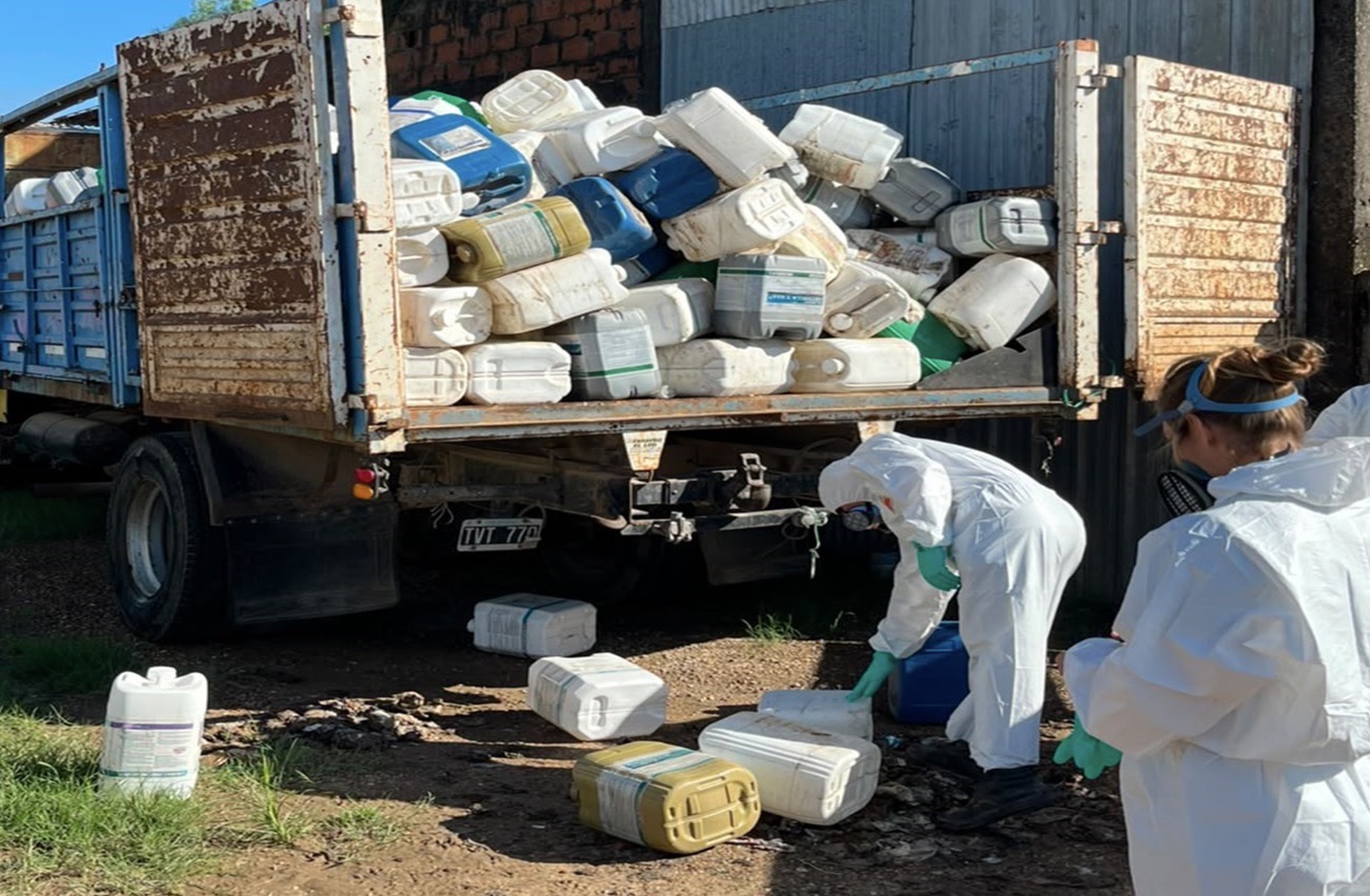 Clausura y multa millonaria por acopio ilegal de envases de fitosanitarios