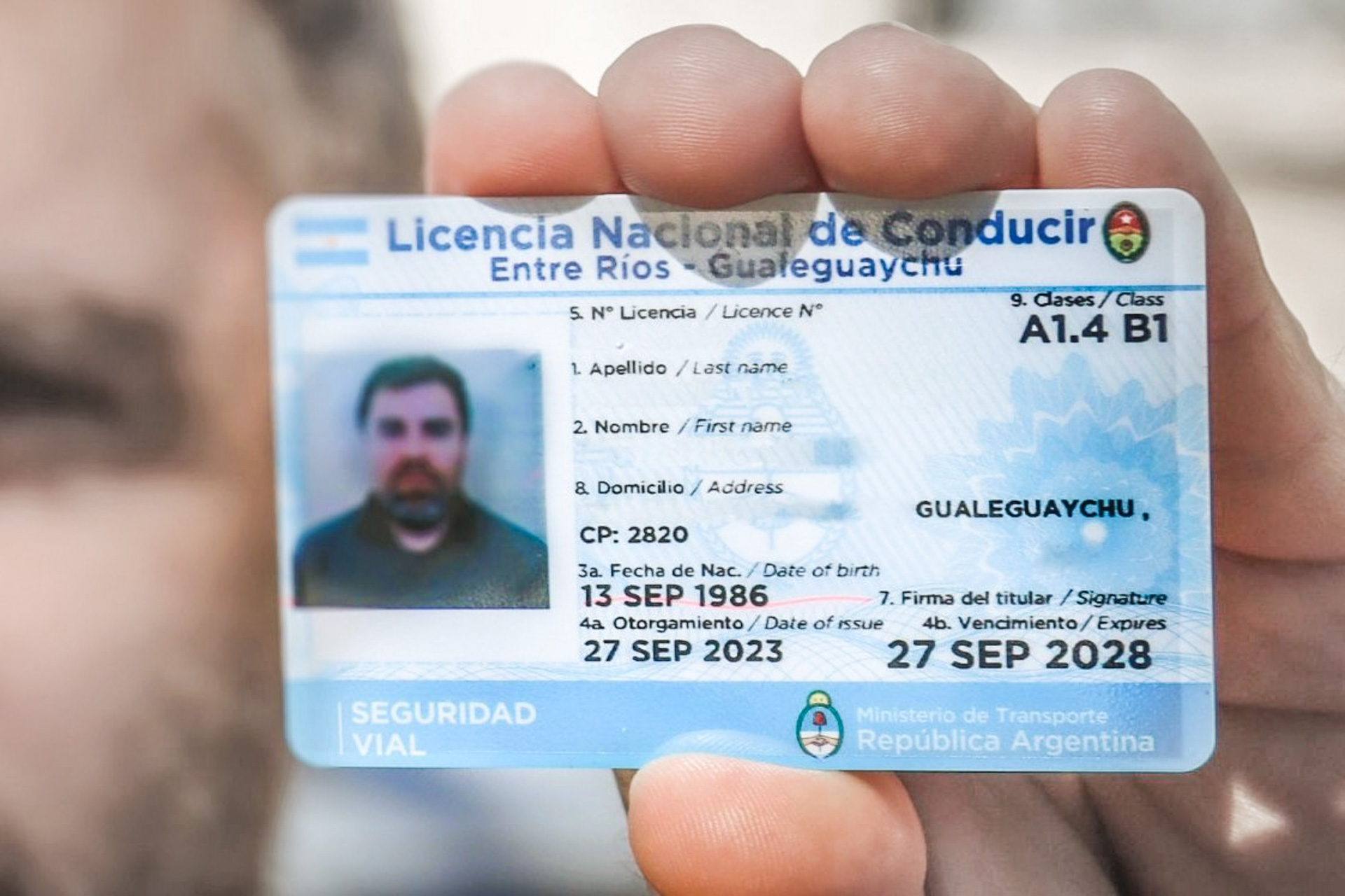 Los deudores alimentarios no podrán obtener licencias de conducir profesionales
