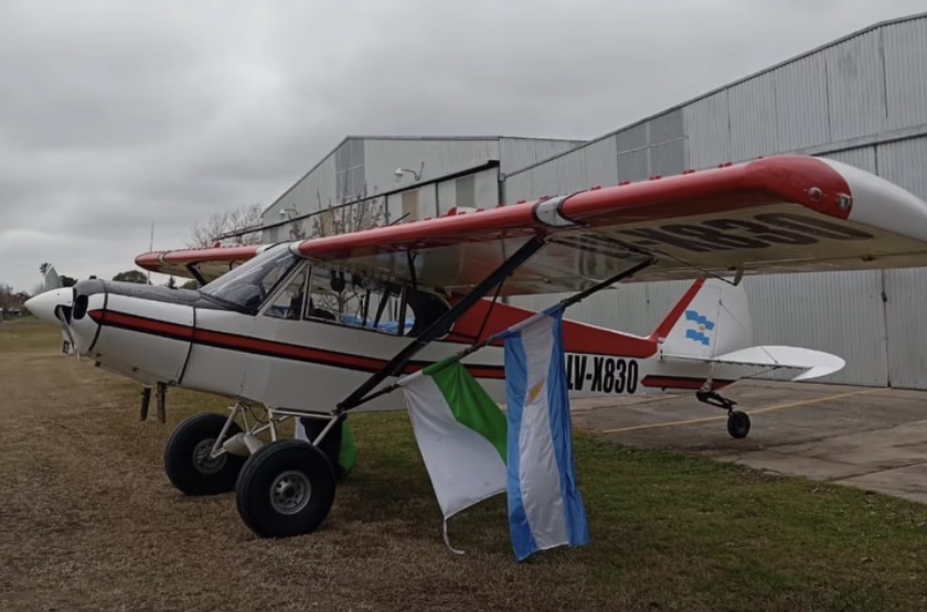 Construyó su propio avión en El Palenque y ya suma 200 horas de vuelo