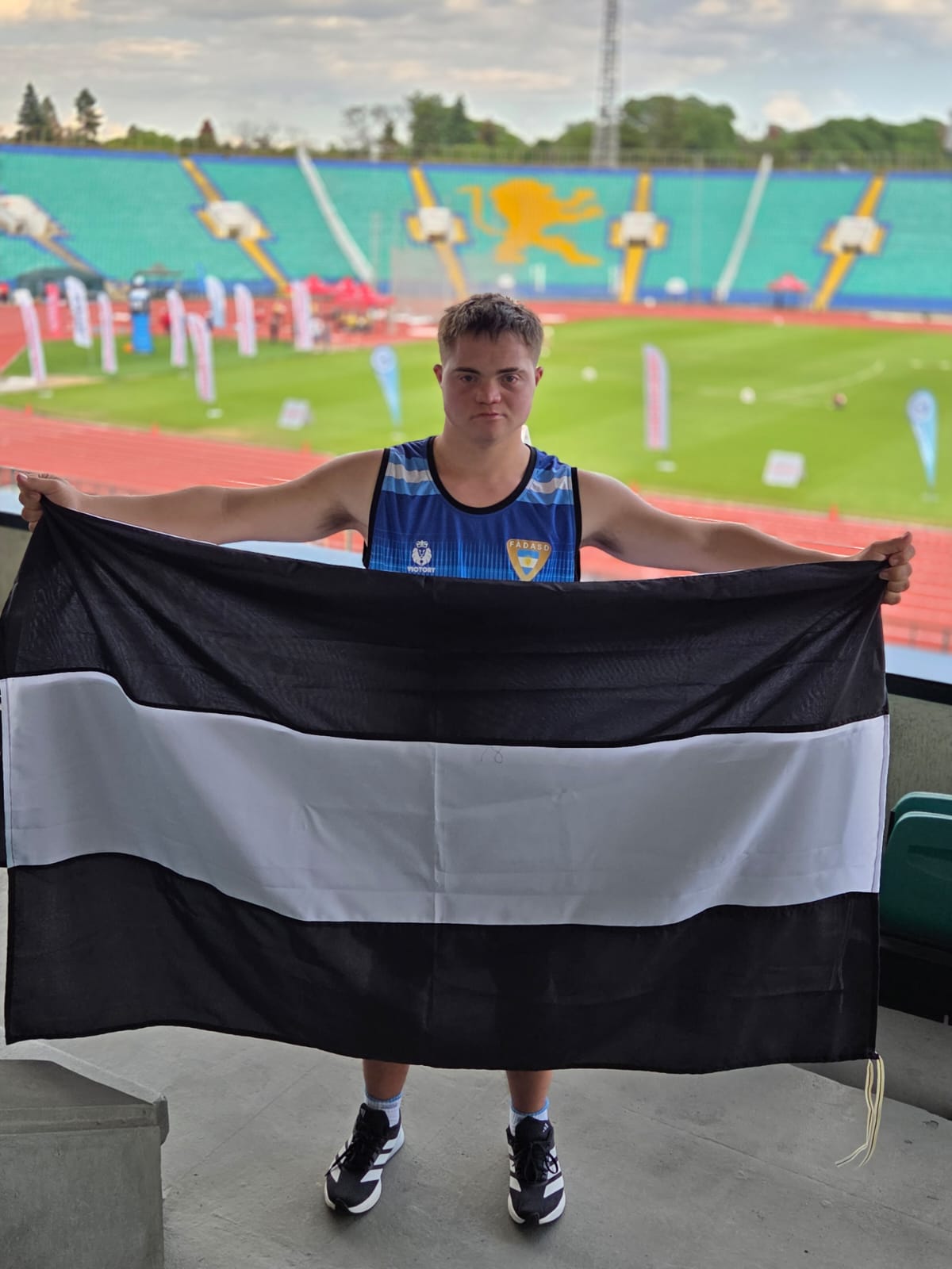 "Nacho" Eichhorst octavo en el triatlón y final en lanzamiento de bala