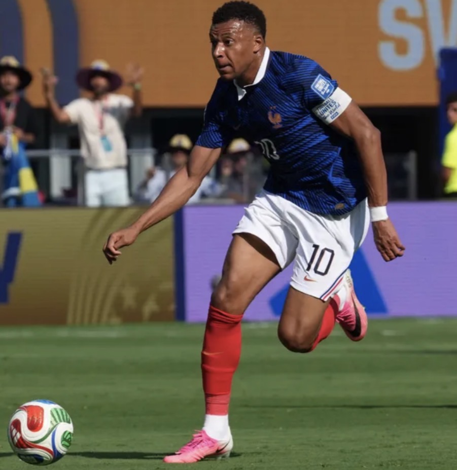 Con doblete de Mbappé, Francia goleó a Suecia