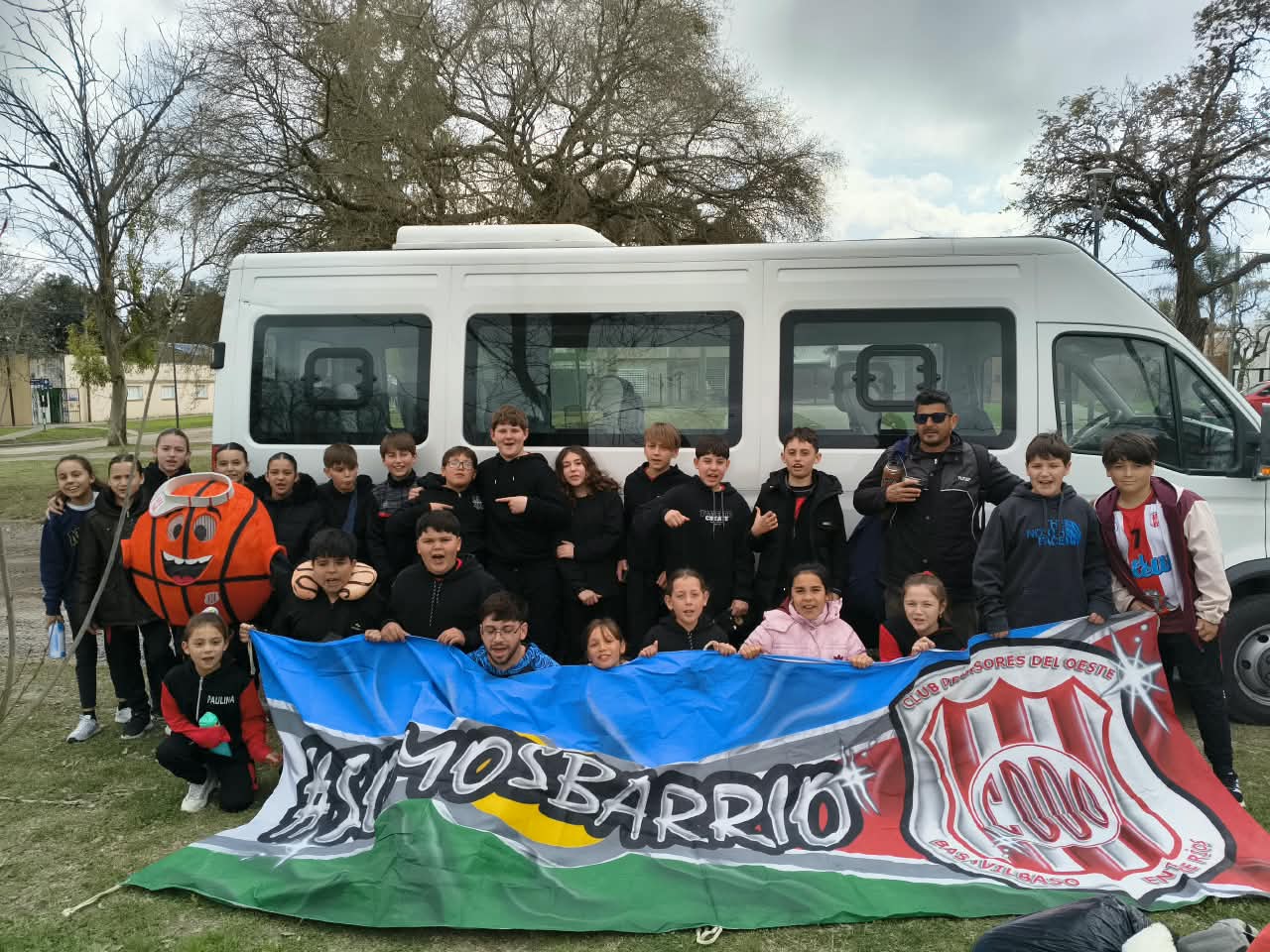 Defensores del Oeste fue parte de la fiesta del Mini Básquet en Crespo