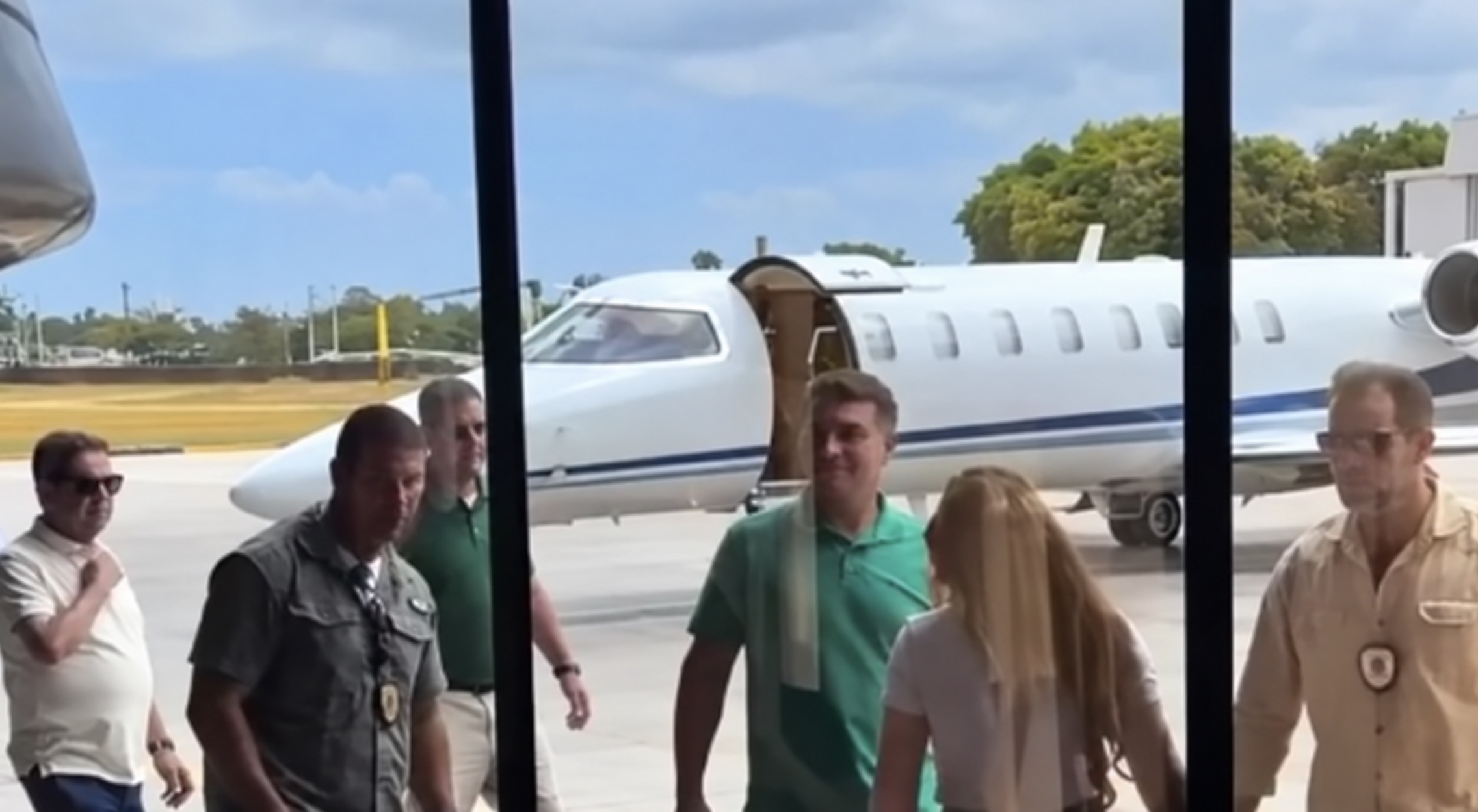 Bolsonaro viajó con su familia desde Argentina hacia Ecuador