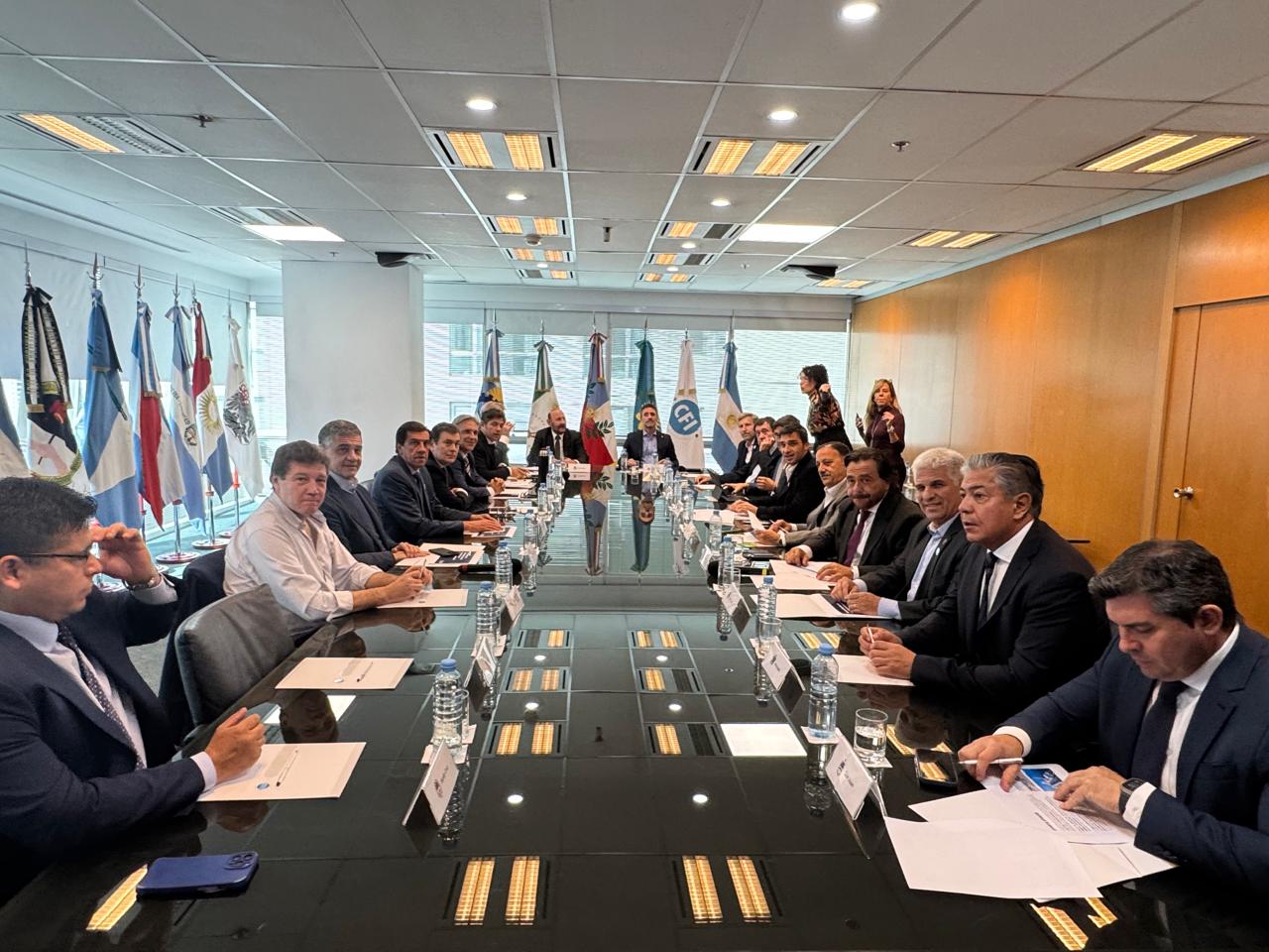 Gobernadores piden reunión a Milei para consensuar una reforma fiscal