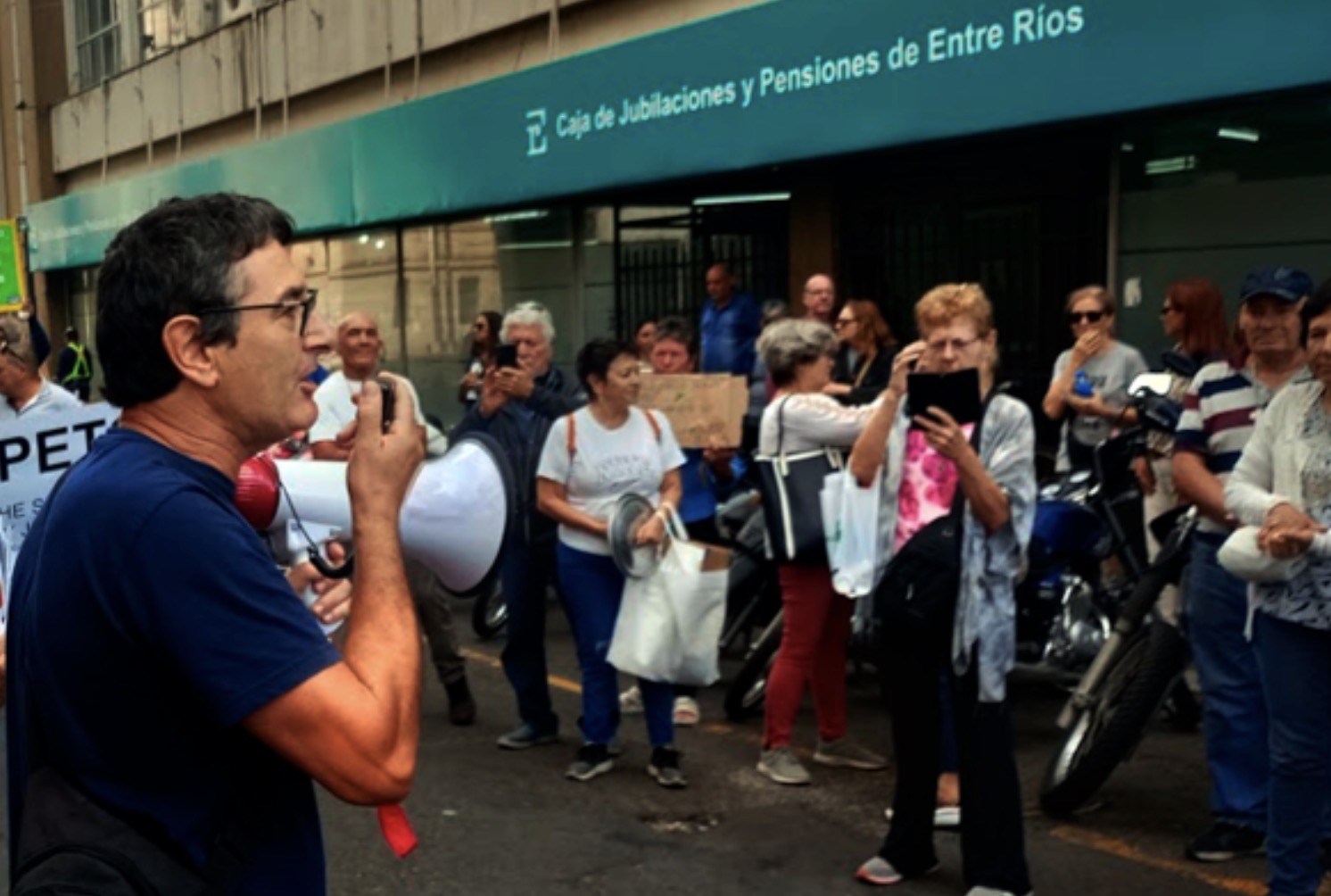 "El hilo es más delgado sobre los más vulnerados"