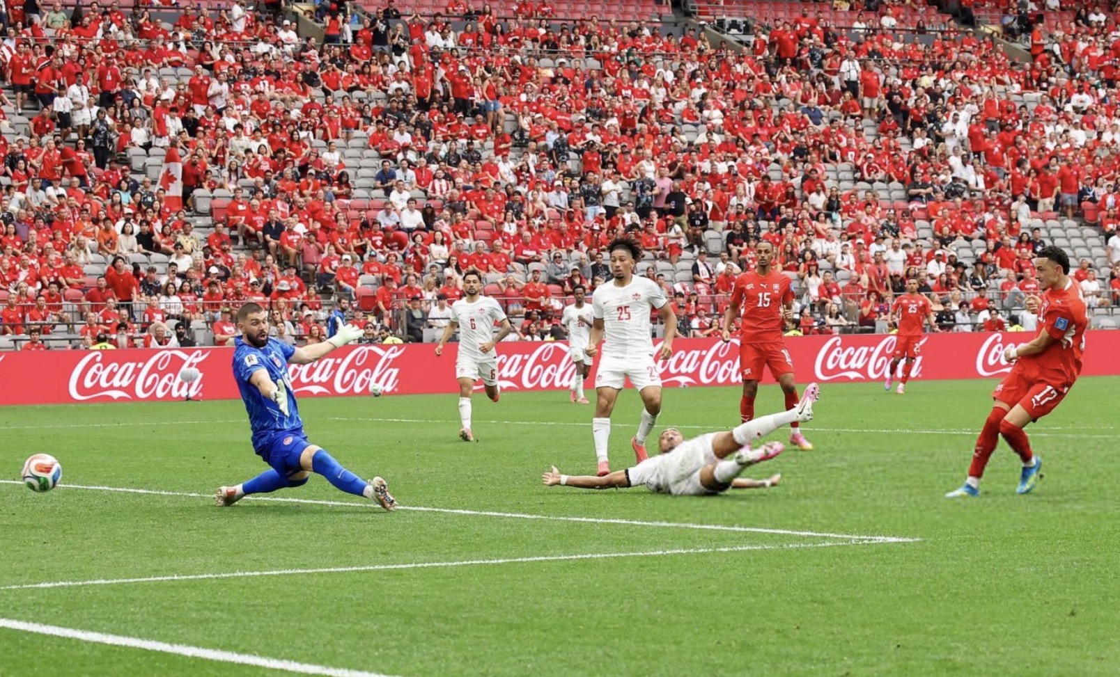 Suiza derrotó a Canadá y se quedó con el liderazgo del Grupo B