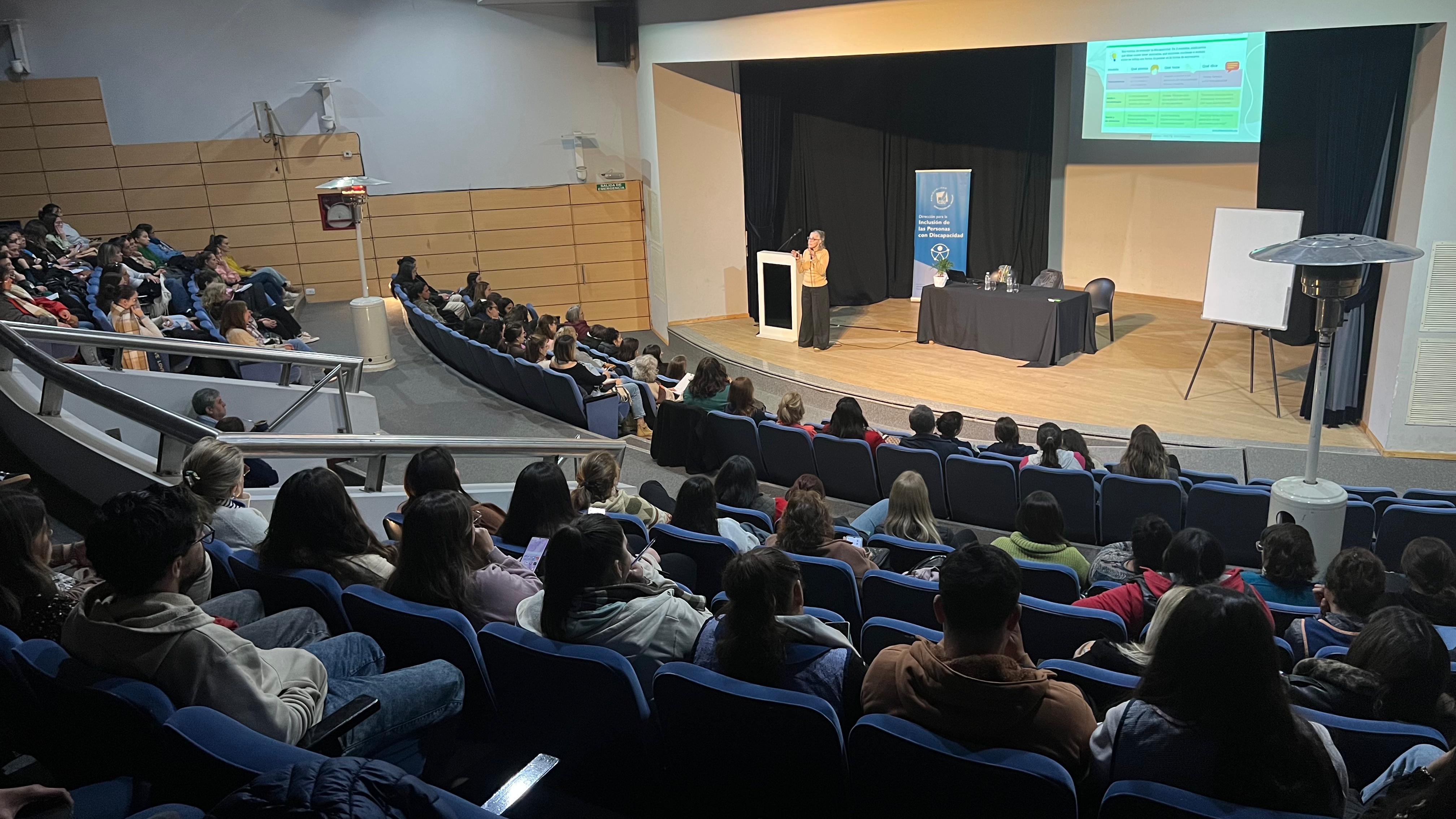 Se realizó el conversatorio “El Autismo y el Aula”
