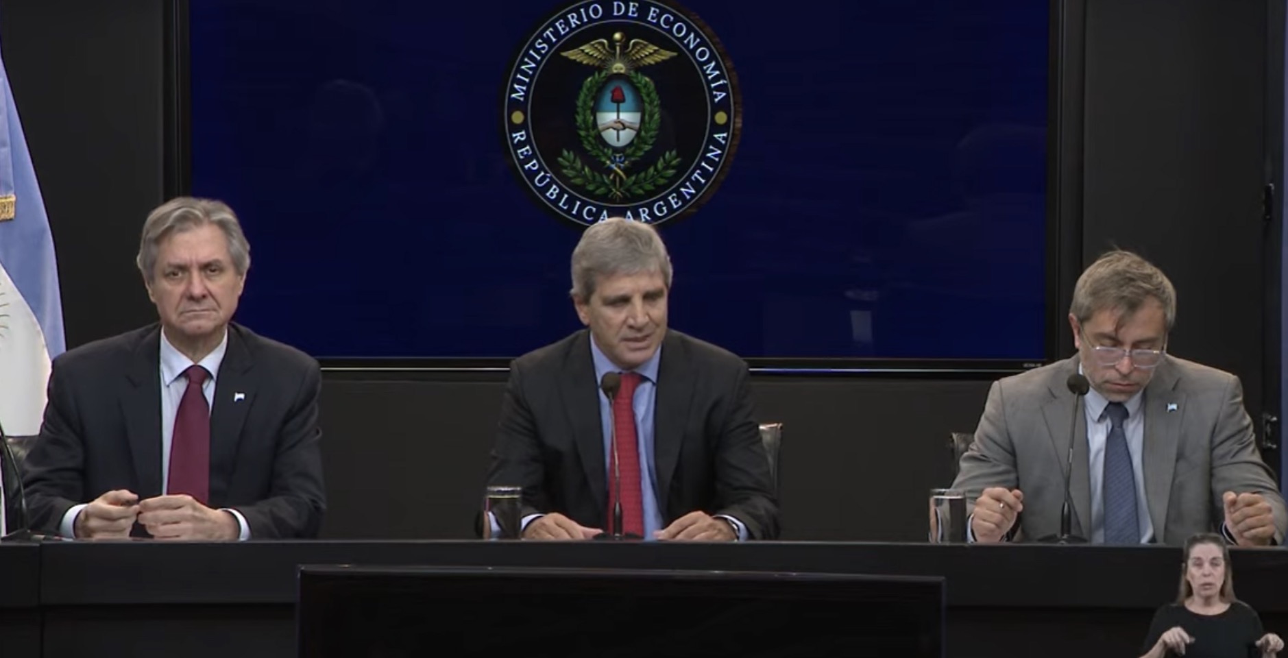 Caputo presentó el programa financiero hasta 2027