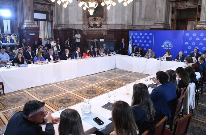 El oficialismo logró dictamen de la reforma laboral en el Senado