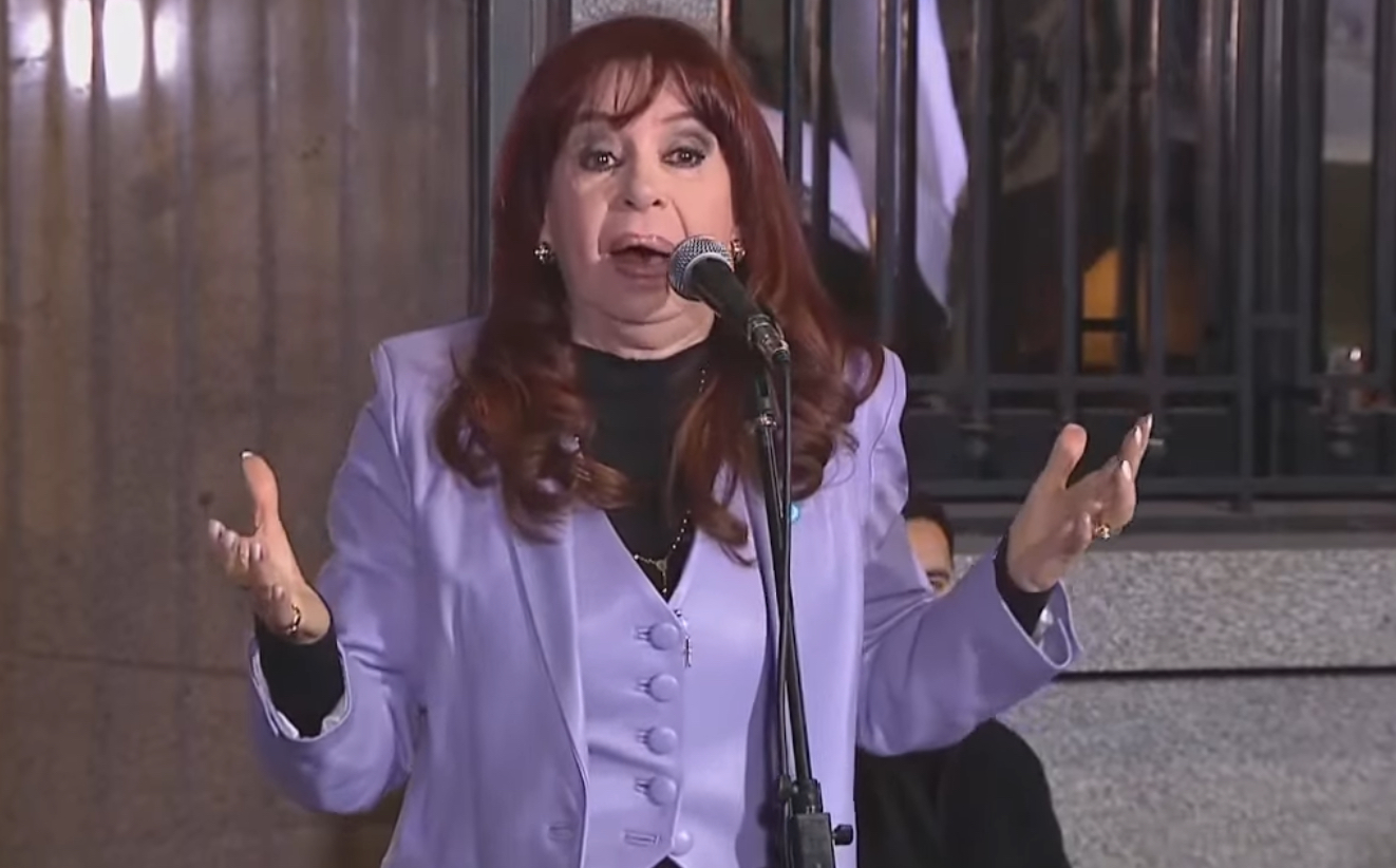 CFK criticó al Gobierno y habló de persecución judicial ante la militantes