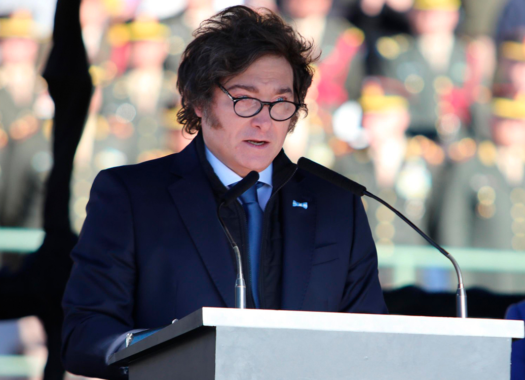 “Durante años la política utilizó a las Fuerzas Armadas como chivo expiatorio"