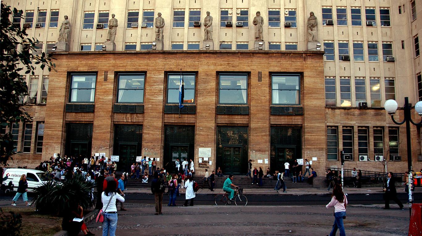 El Gobierno ratificó que las universidades pueden cobrarle a los extranjeros