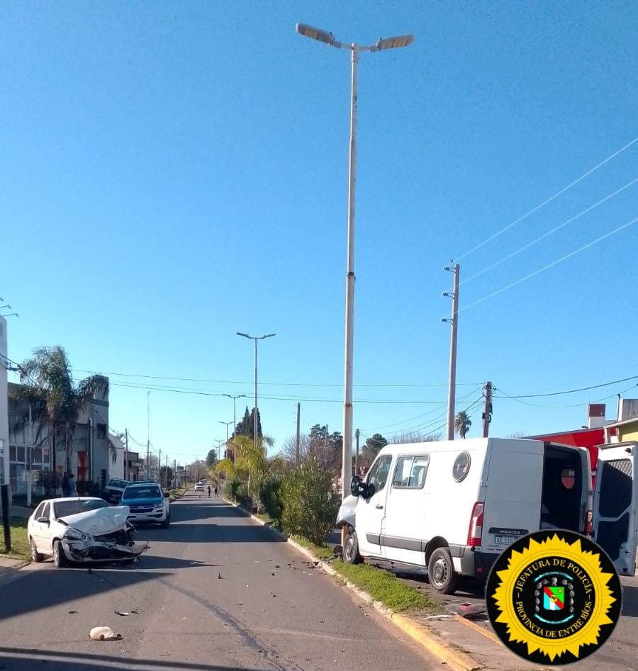 Colisión entre un auto y un utilitario en Basavilbaso deja tres heridos