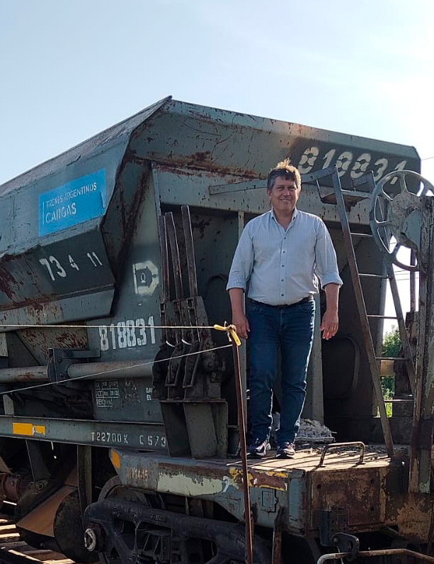 Llegó a Basavilbaso el primer tren con piedra adquirido por el Municipio