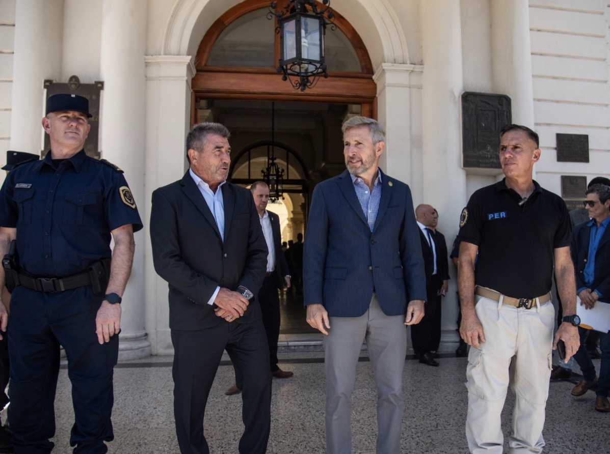 Aumentan salarios del personal de Policía y el Servicio Penitenciario