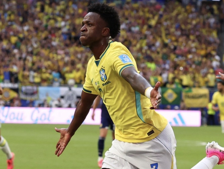 Brasil golea a Escocia y se queda con el grupo