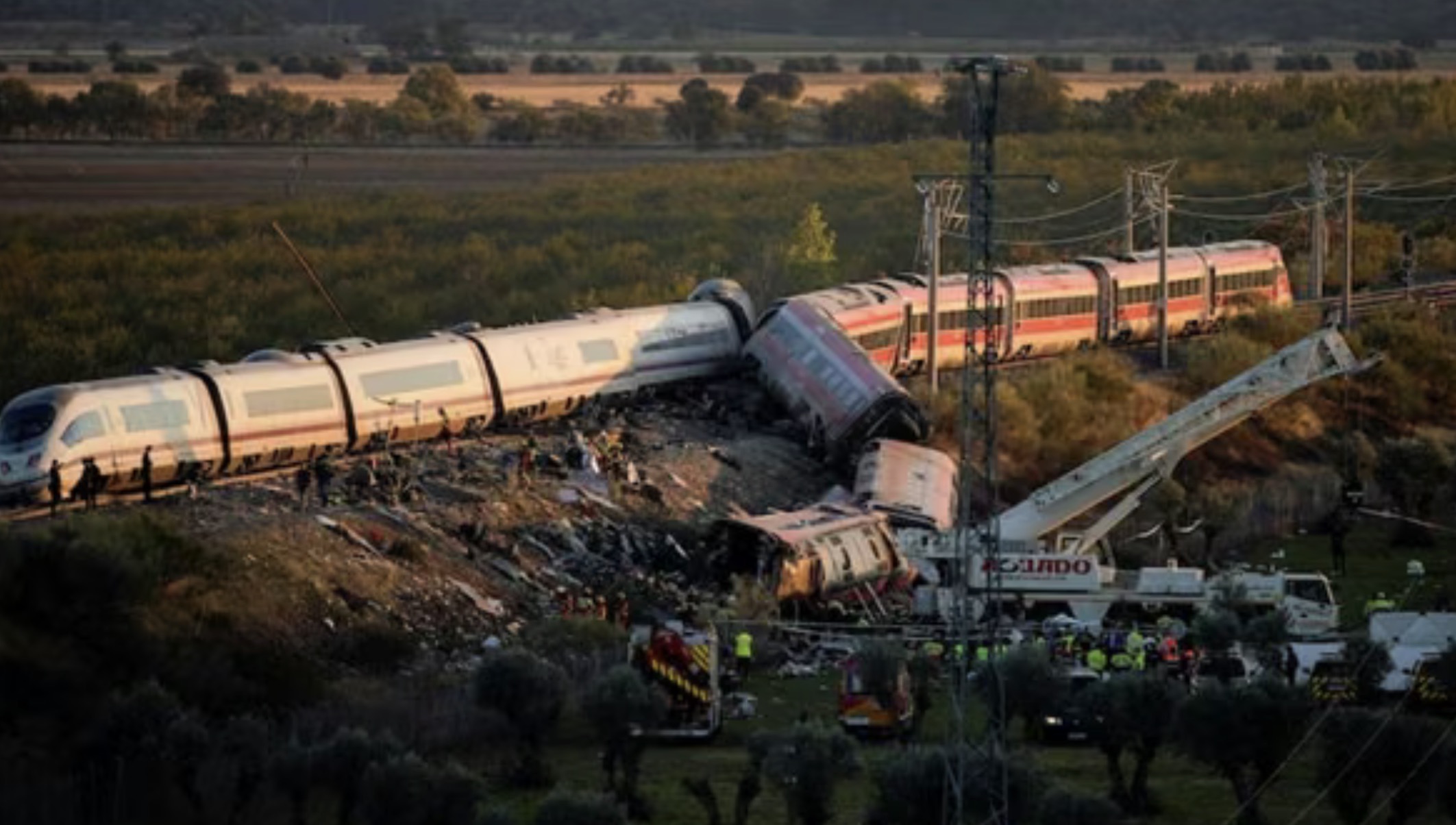 Varias decenas de muertos en un choque entre dos trenes 