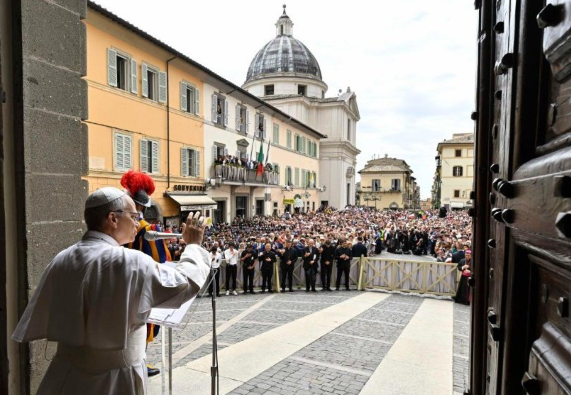 El Papa León XIV pidió rechazar las guerras
