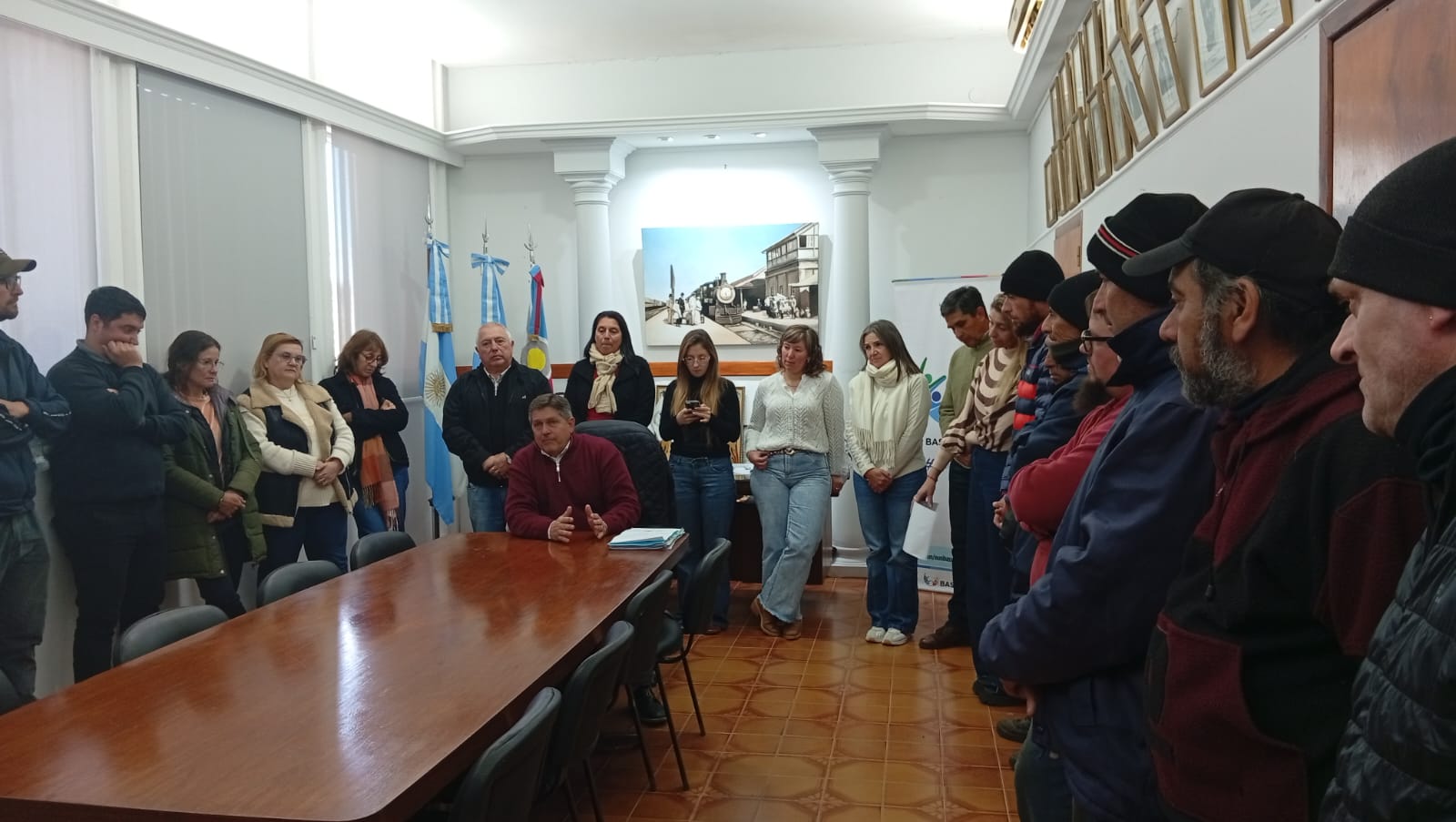Besel anunció la recategorización de 54 trabajadores municipales
