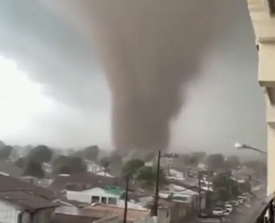 Un poderoso tornado destruyó gran parte de un pueblo en Brasil
