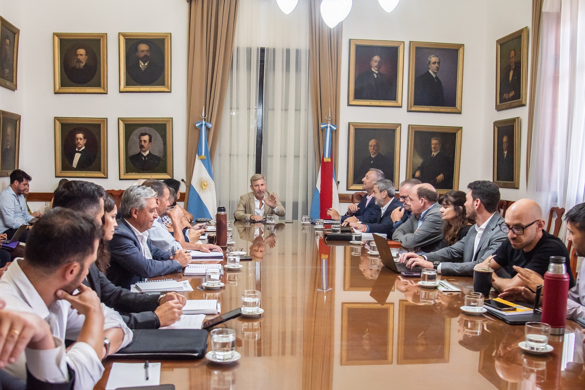 Obras viales y salud mental, ejes de la reunión de gabinete