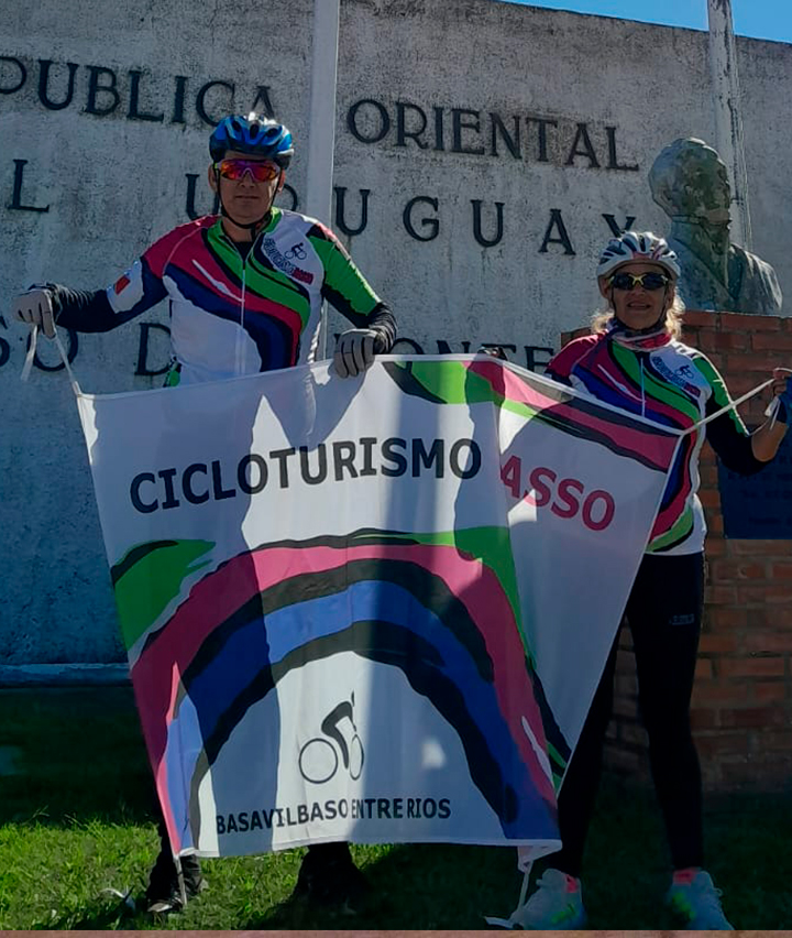 Ciclistas de "Basso" promovieron en el Uruguay "Basavilbaso te espera"