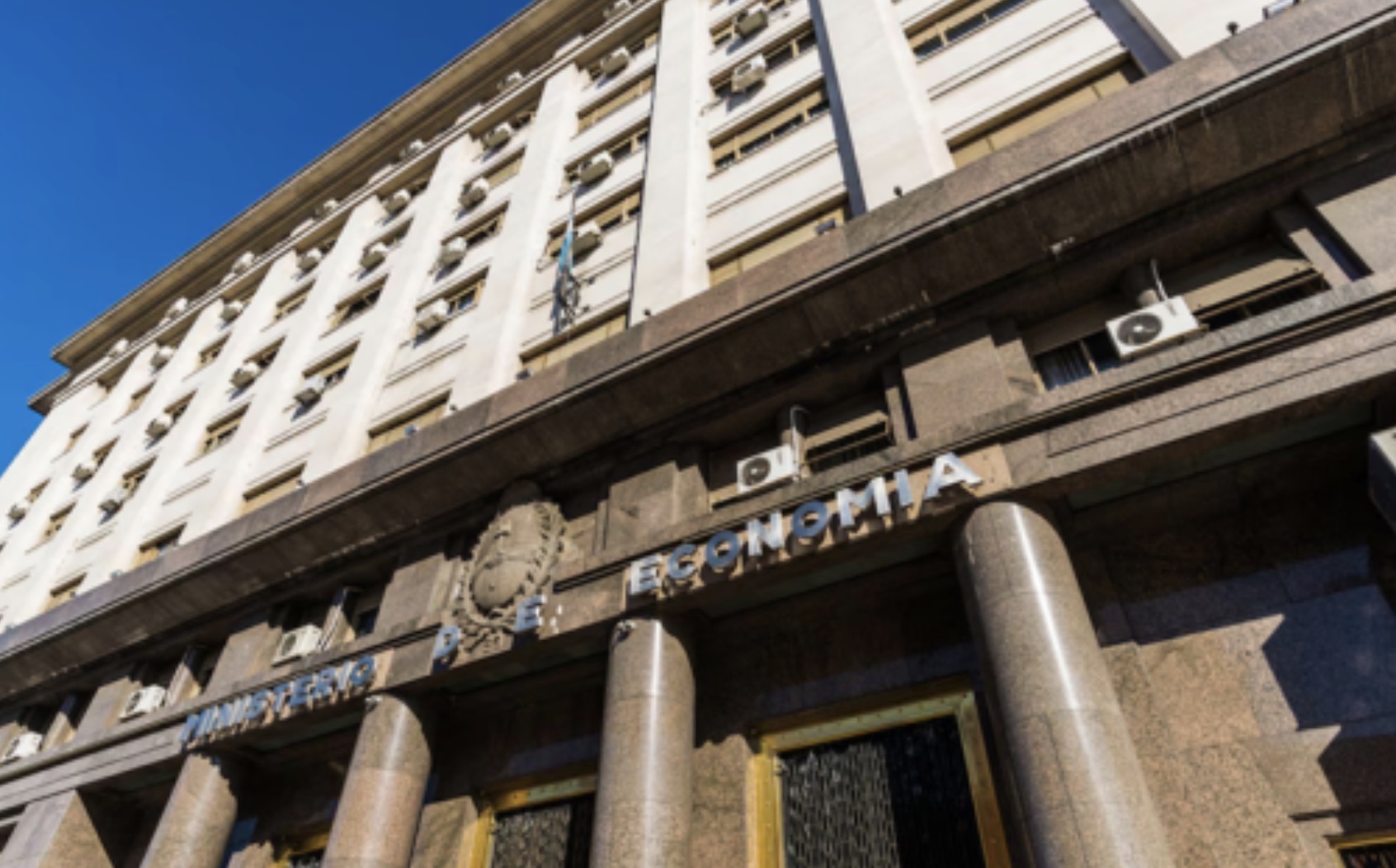 El Gobierno logró renovar vencimientos