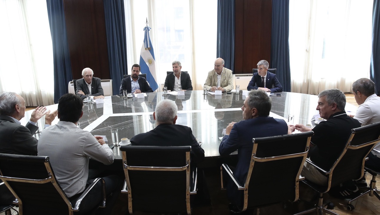Frigerio gestiona junto a empresarios más oportunidades para el sector avícola