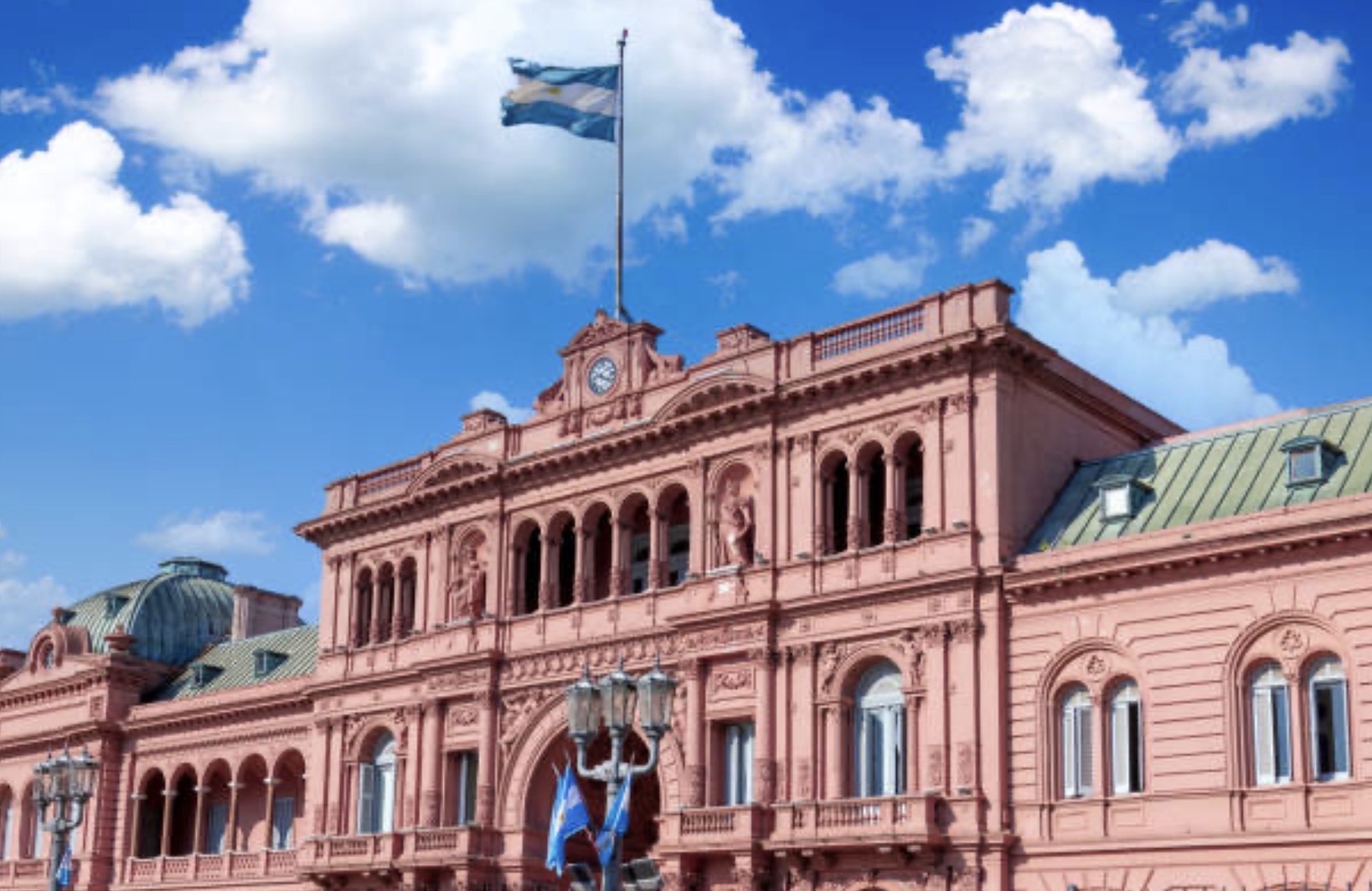El Gobierno nacional suspendió las contrataciones en el sector público