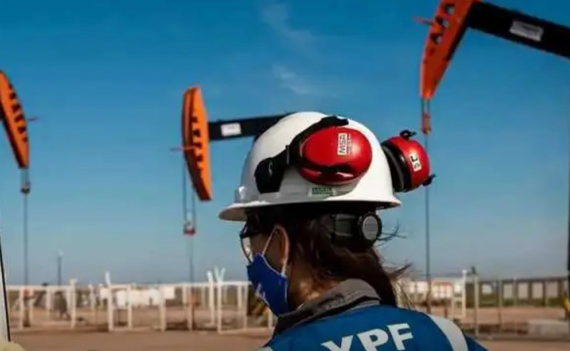YPF compró a Total su participación en dos activos clave de Vaca Muerta