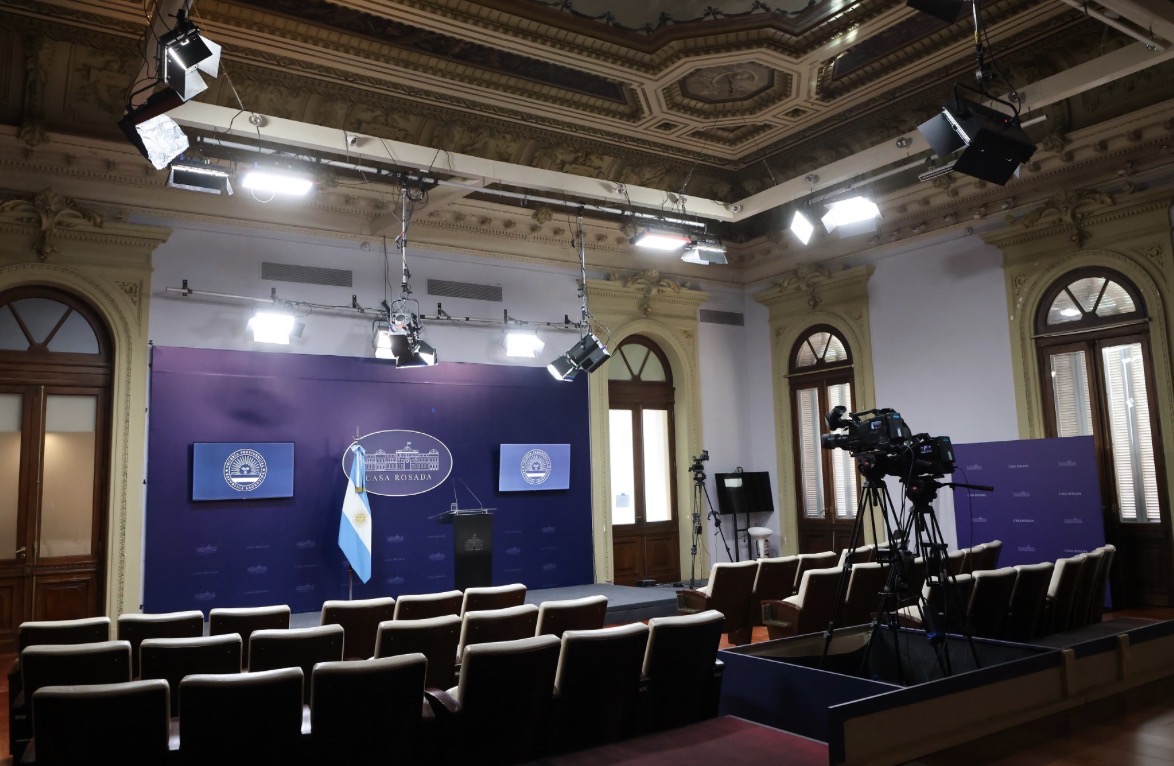 Suspenden acreditaciones tras la filtración del financiamiento ruso