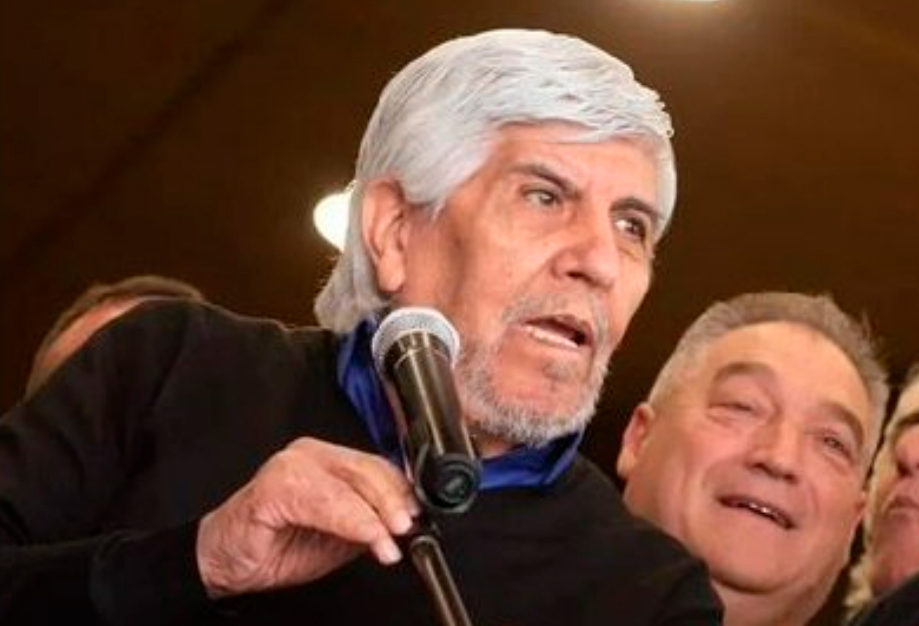 Hugo Moyano acordó con el Gobierno una paritaria por debajo de la inflación