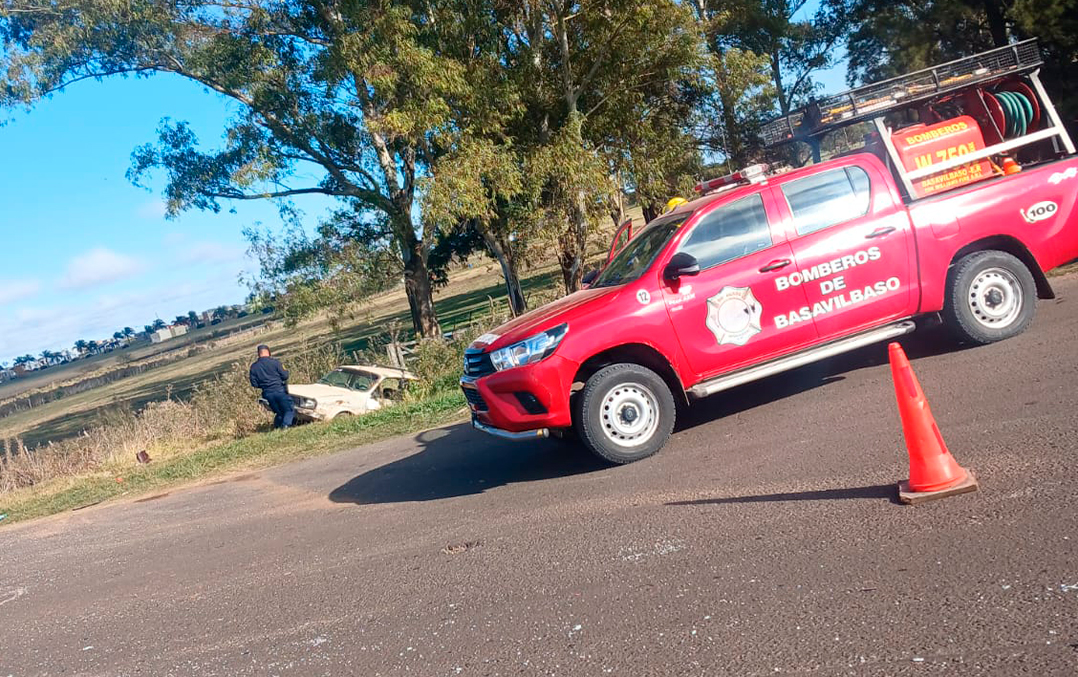 Un auto se cruzó en la trayectoria de un camión dos personas resultan heridas
