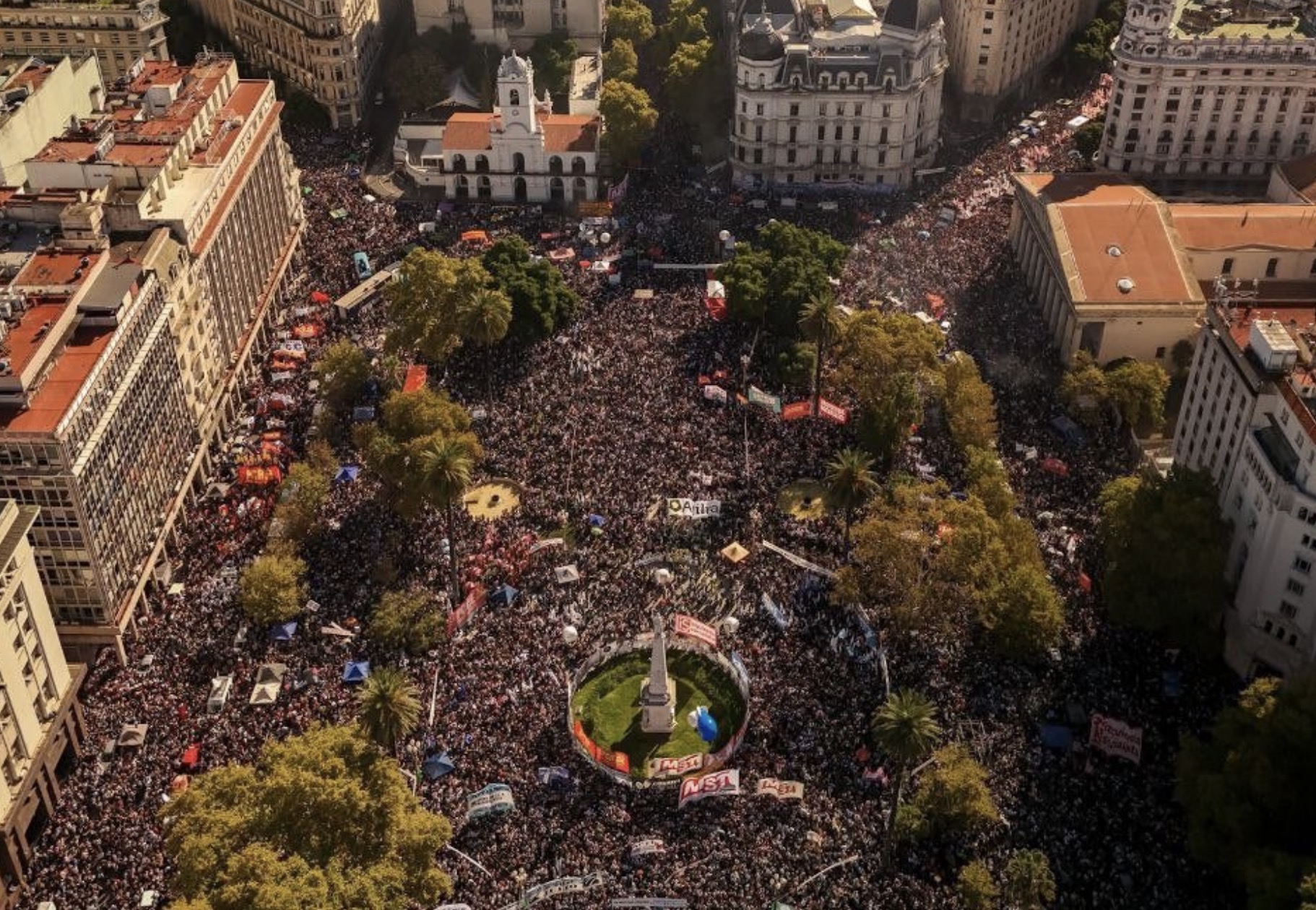 Multitudinaria marcha por el 50 aniversario del golpe