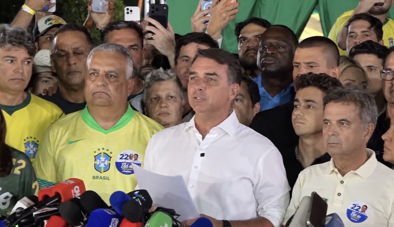 Flávio Bolsonaro anunció que pedirá anular las elecciones