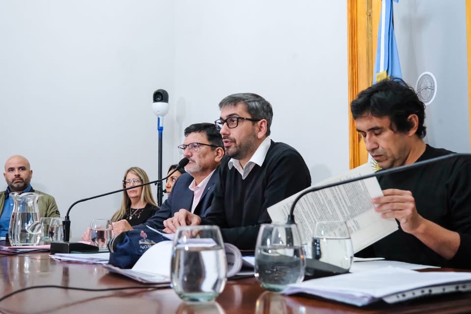 Senadores del PJ presentaron dictamen alternativo para la reforma previsional 