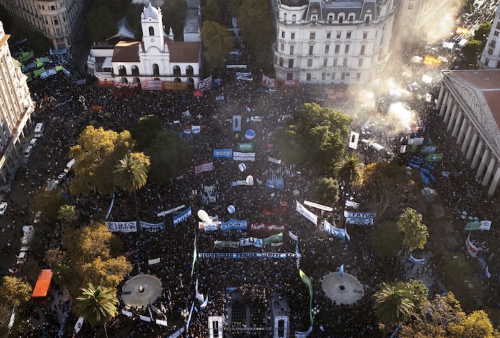 Masiva Marcha Federal Universitaria en Plaza de Mayo para reclamar fondos