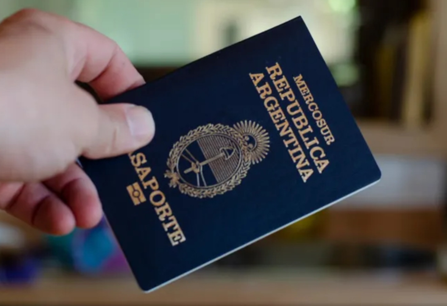 Anunciaron cambios para viajar al exterior con hijos