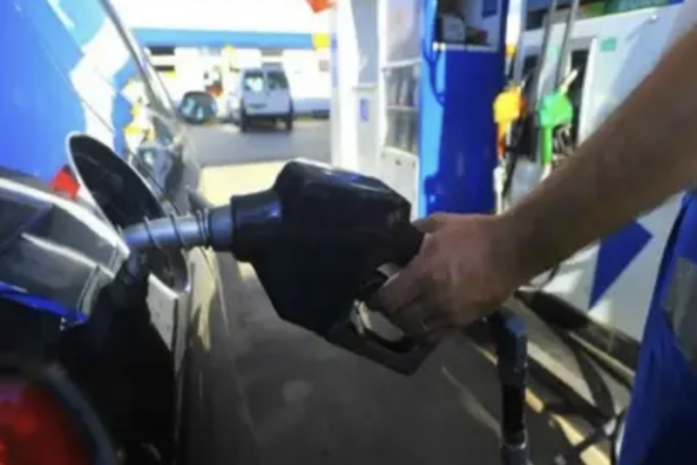 Las ventas de combustibles tuvieron una fuerte caída en noviembre
