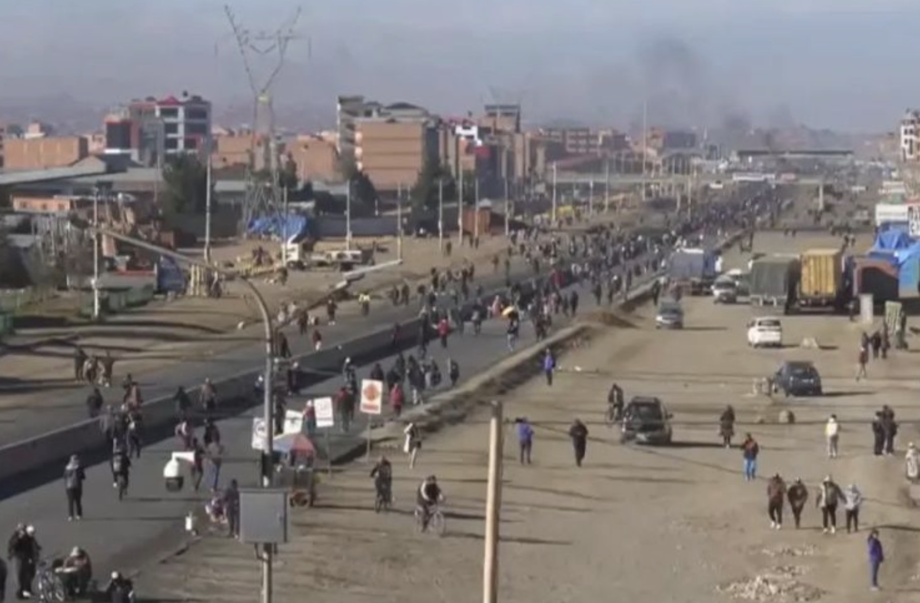 Bolivia sigue en crisis por bloqueos