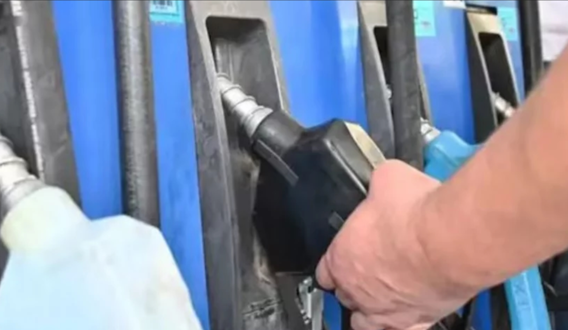 YPF anunció suba la combustibles y horarios con descuentos