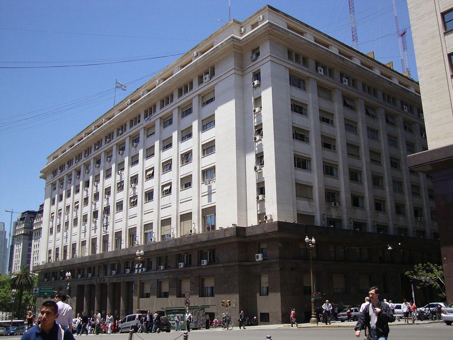 El Gobierno habilitó un crédito internacional para afrontar pago de deuda