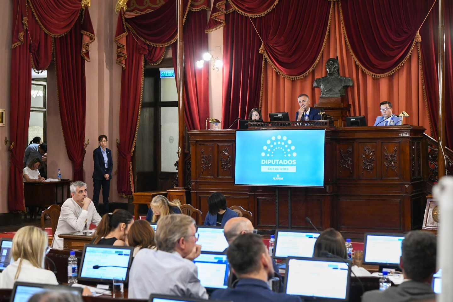Diputados exigen mayor control del transporte de carga en rutas 