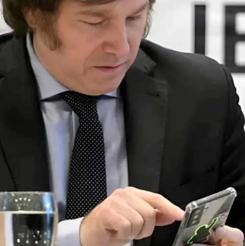 Piden información sobre los celulares de Milei y su entorno 